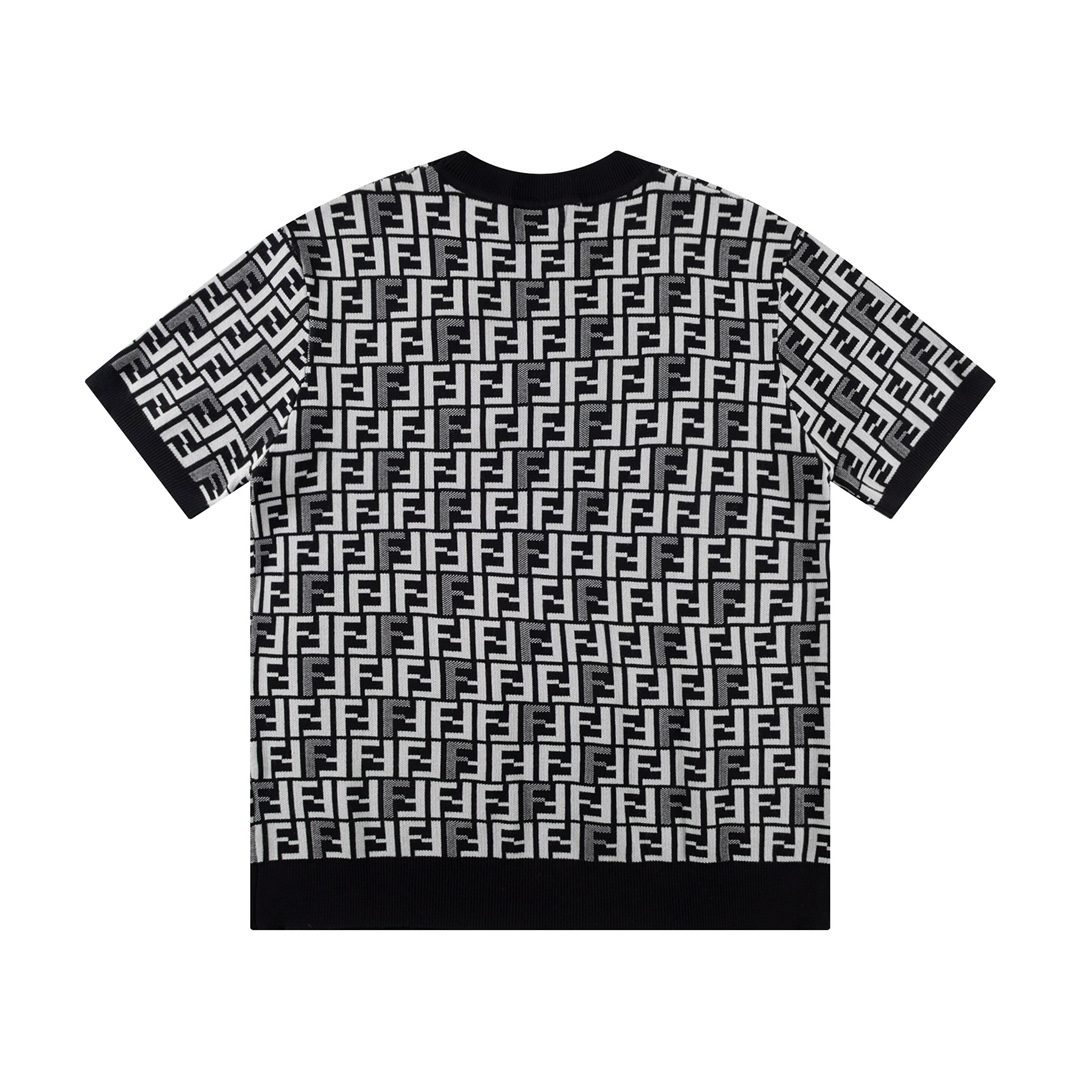 Short sleeved knitted t-shirt Short sleeved knitted t-shirt