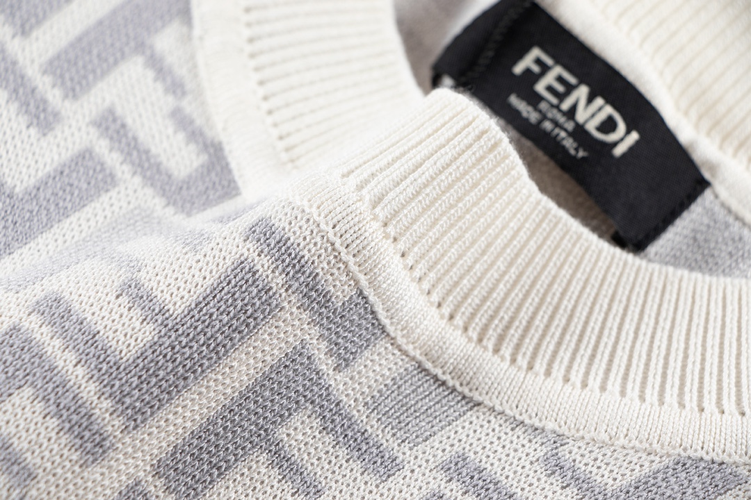 Short sleeved knitted t-shirt Short sleeved knitted t-shirt