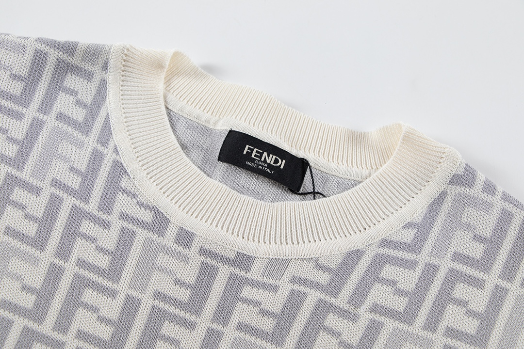 Short sleeved knitted t-shirt Short sleeved knitted t-shirt