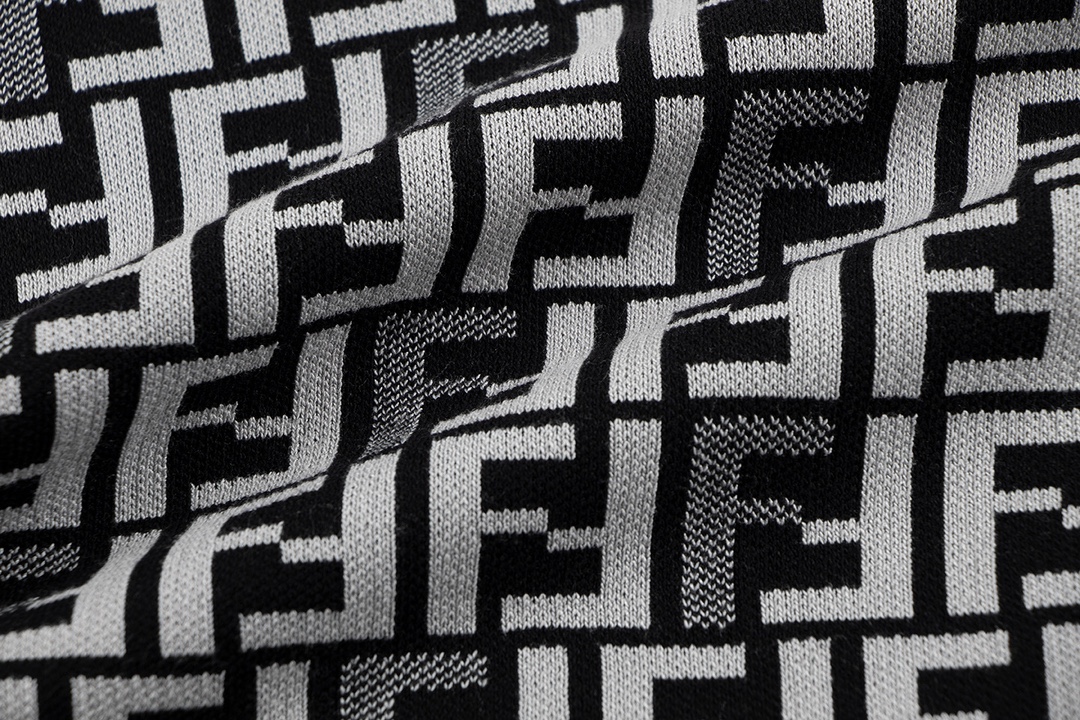 Short sleeved knitted t-shirt Short sleeved knitted t-shirt