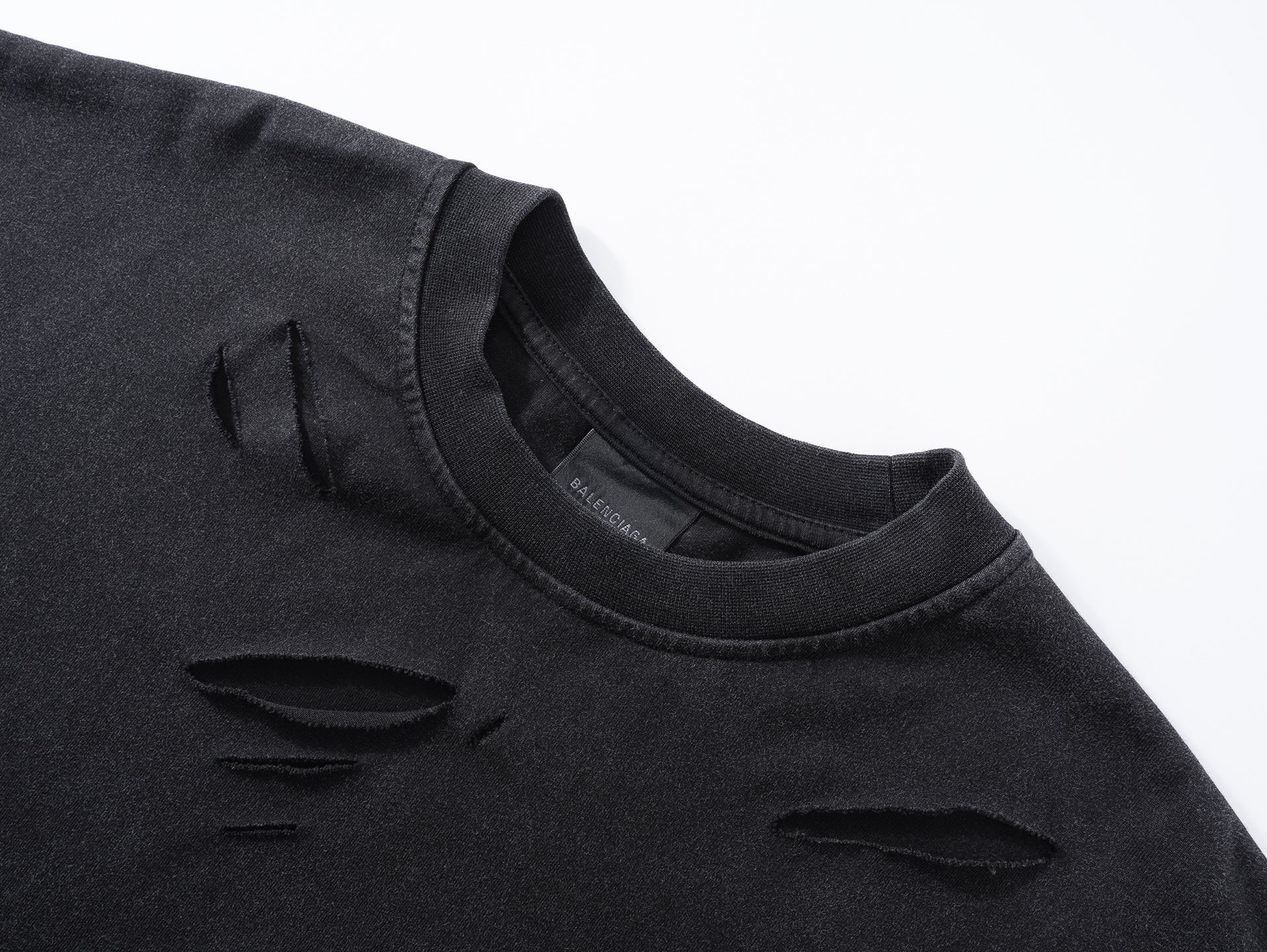 Printed ripped long sleeve t-shirt Printed ripped long sleeve t-shirt