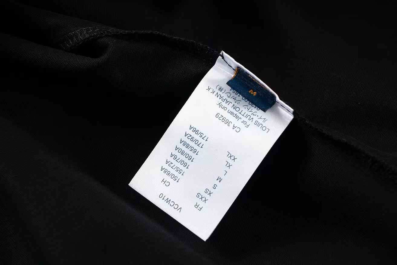 Alphabet pattern print t-shirt Alphabet pattern print t-shirt