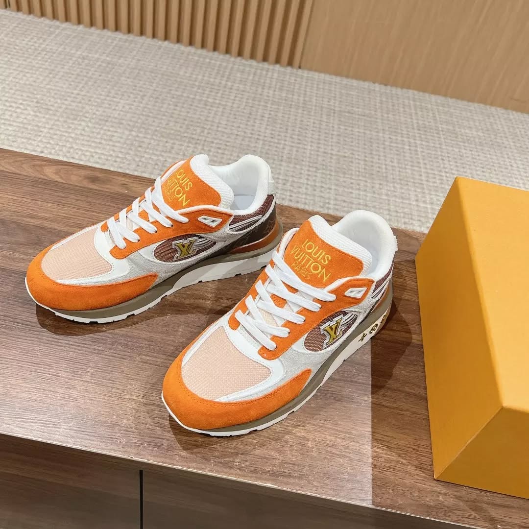 Limited color matching sneakers Limited color matching sneakers