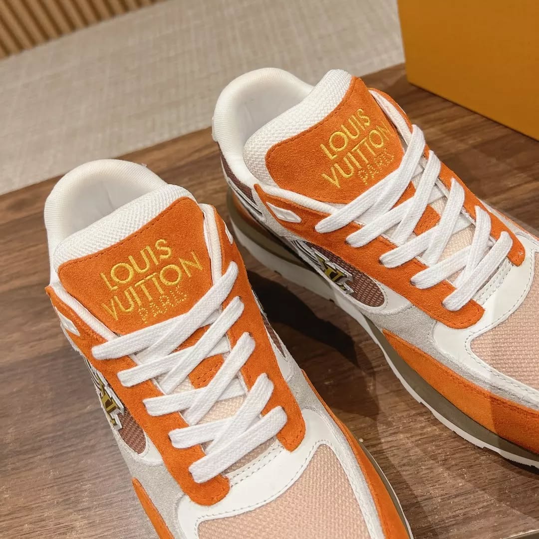 Limited color matching sneakers Limited color matching sneakers