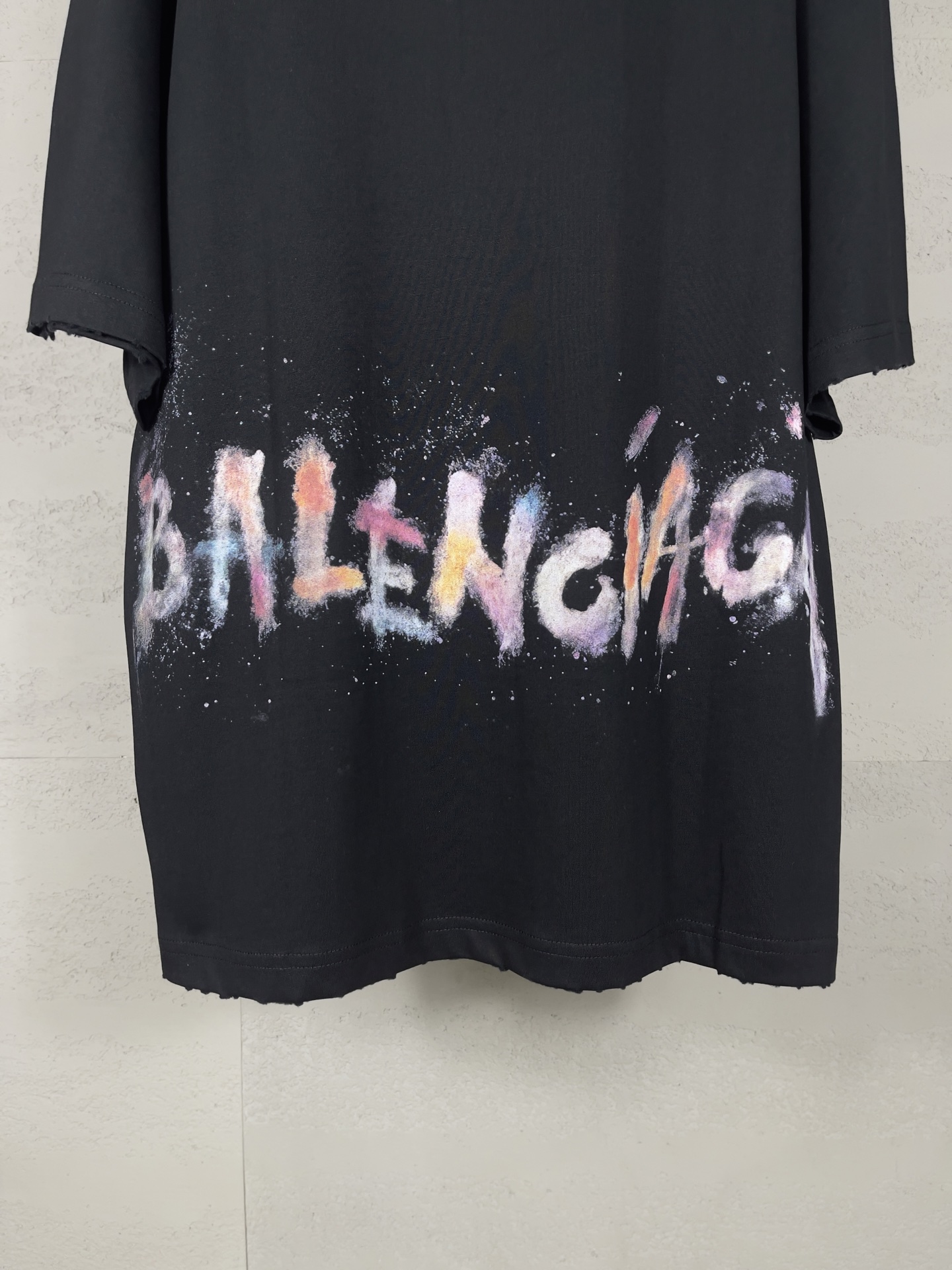 Classic pattern graffiti embroidery t-shirt Classic pattern graffiti embroidery t-shirt