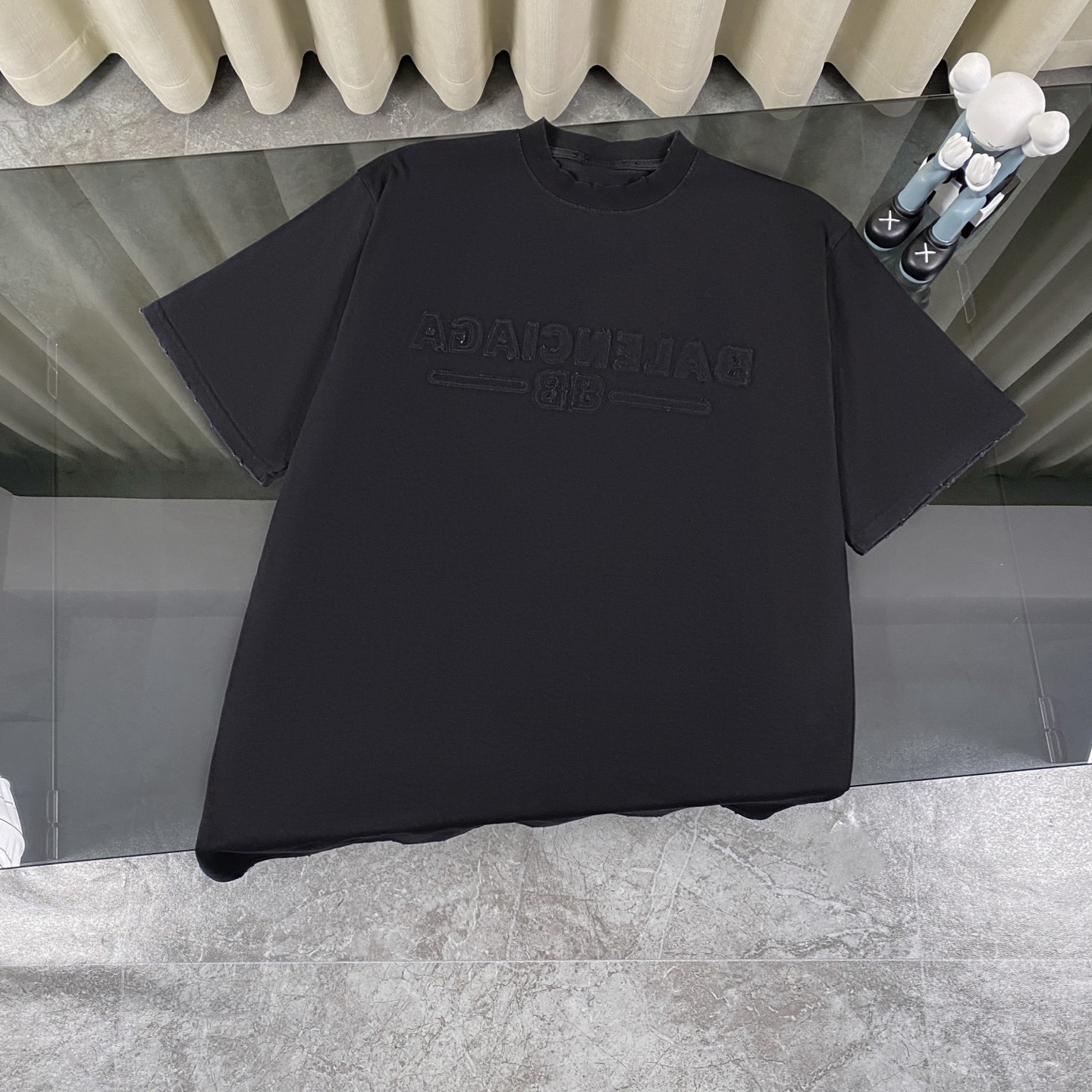 New style of old patch embroidery t-shirt New style of old patch embroidery t-shirt