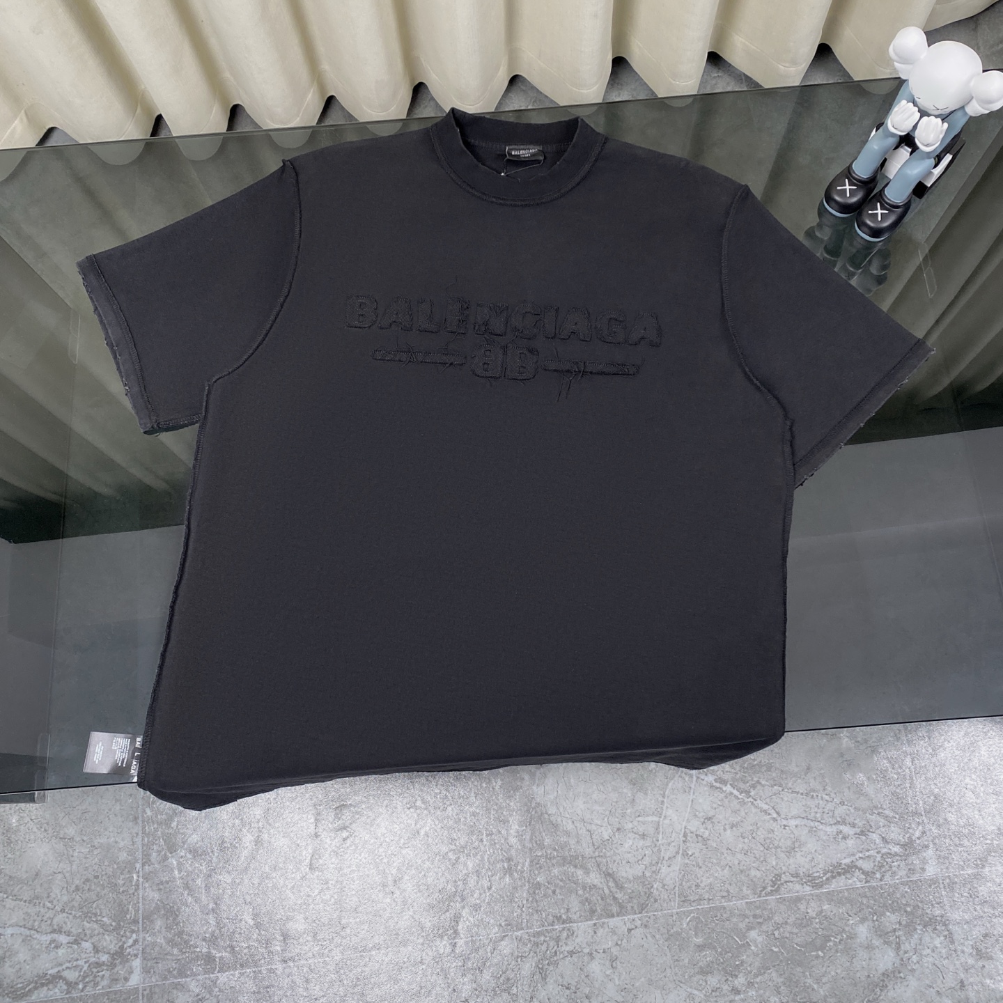 New style of old patch embroidery t-shirt New style of old patch embroidery t-shirt