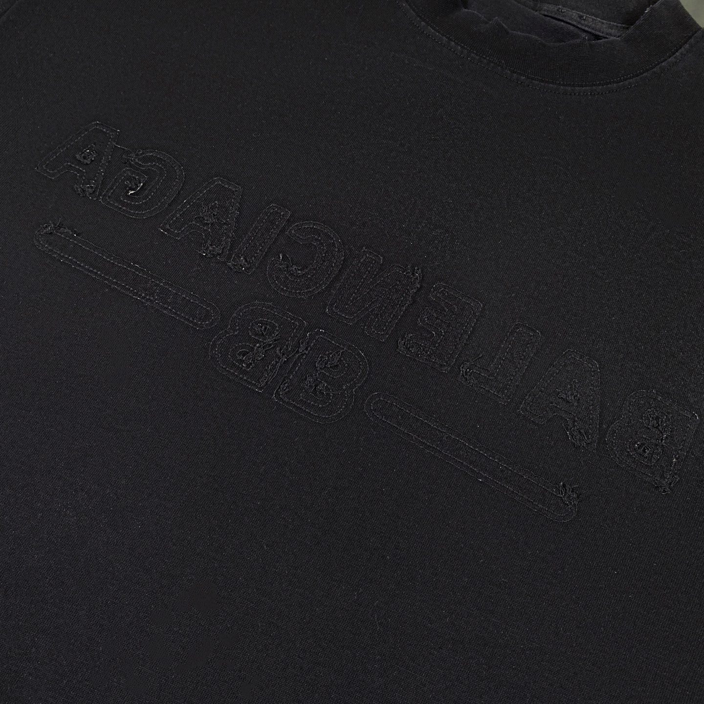New style of old patch embroidery t-shirt New style of old patch embroidery t-shirt