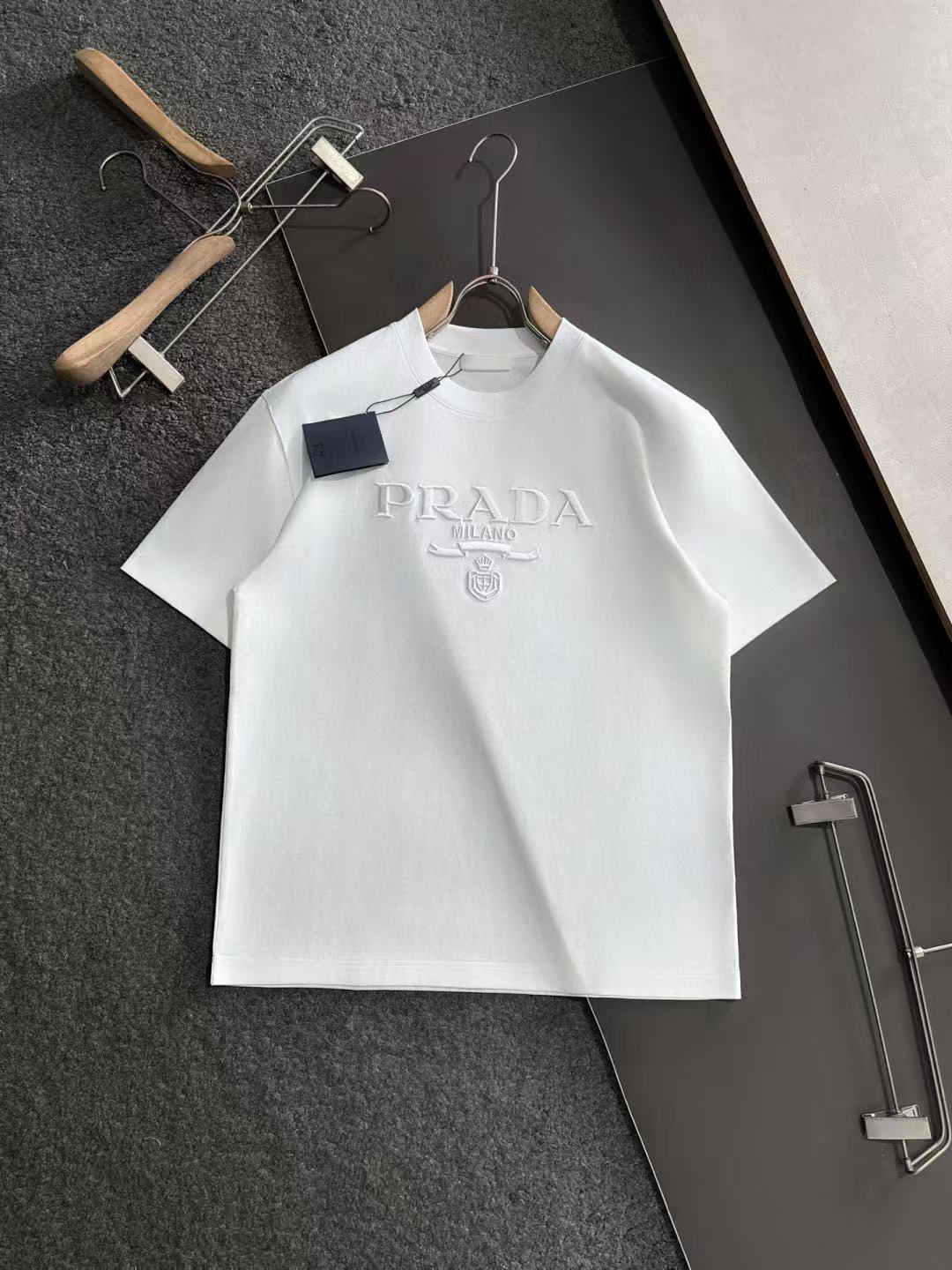 Classic embroidery t-shirt Classic embroidery t-shirt