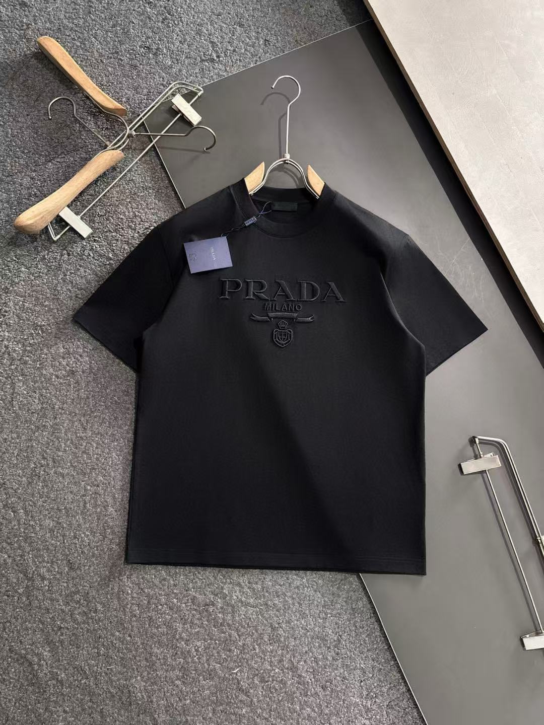 Classic embroidery t-shirt Classic embroidery t-shirt
