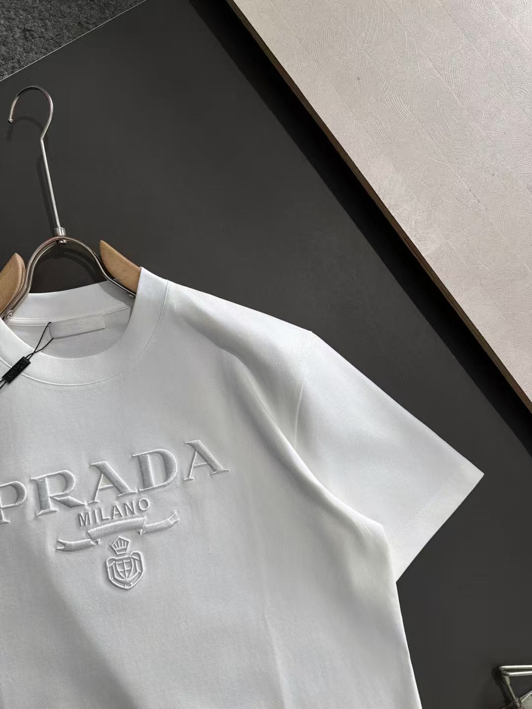 Classic embroidery t-shirt Classic embroidery t-shirt