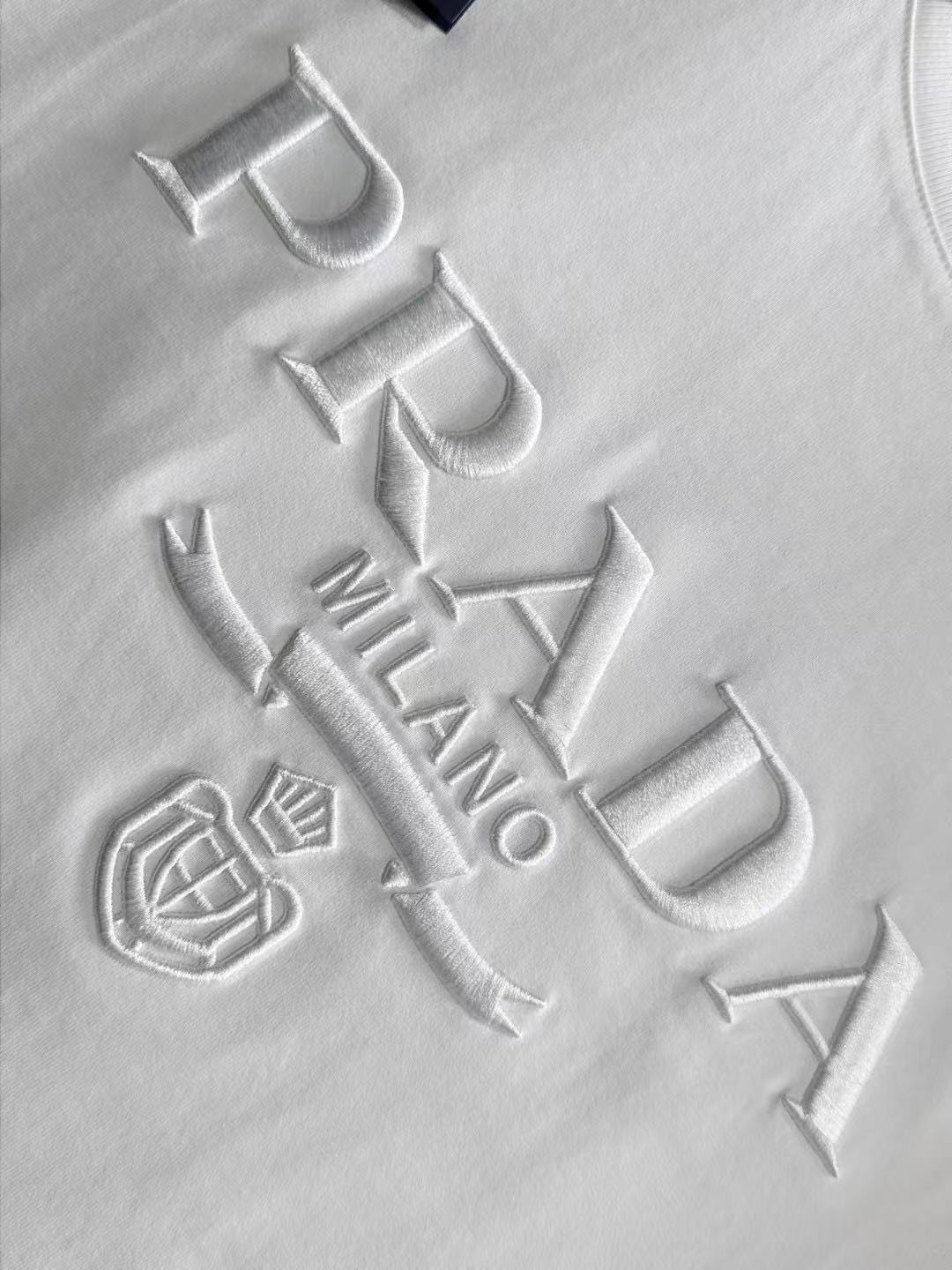Classic embroidery t-shirt Classic embroidery t-shirt