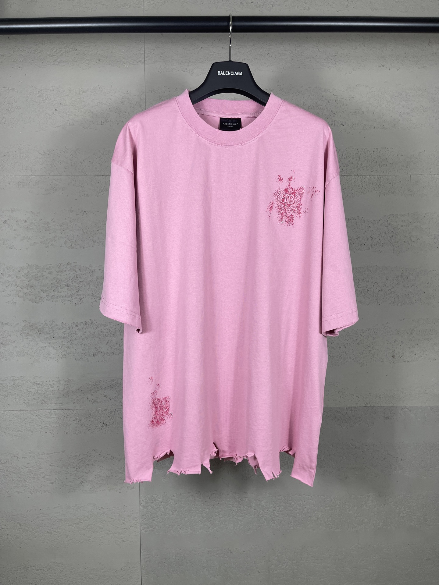 Classic pattern graffiti embroidery t-shirt Classic pattern graffiti embroidery t-shirt