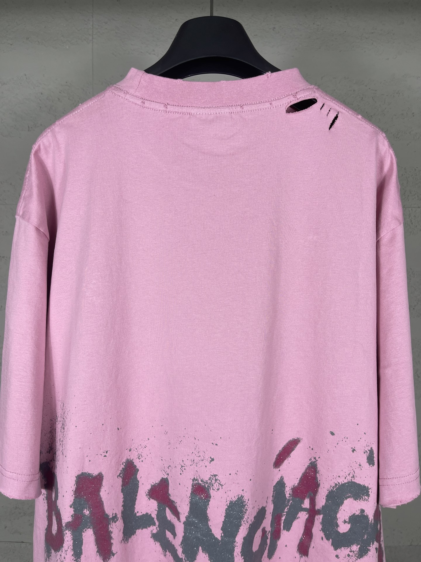Classic pattern graffiti embroidery t-shirt Classic pattern graffiti embroidery t-shirt