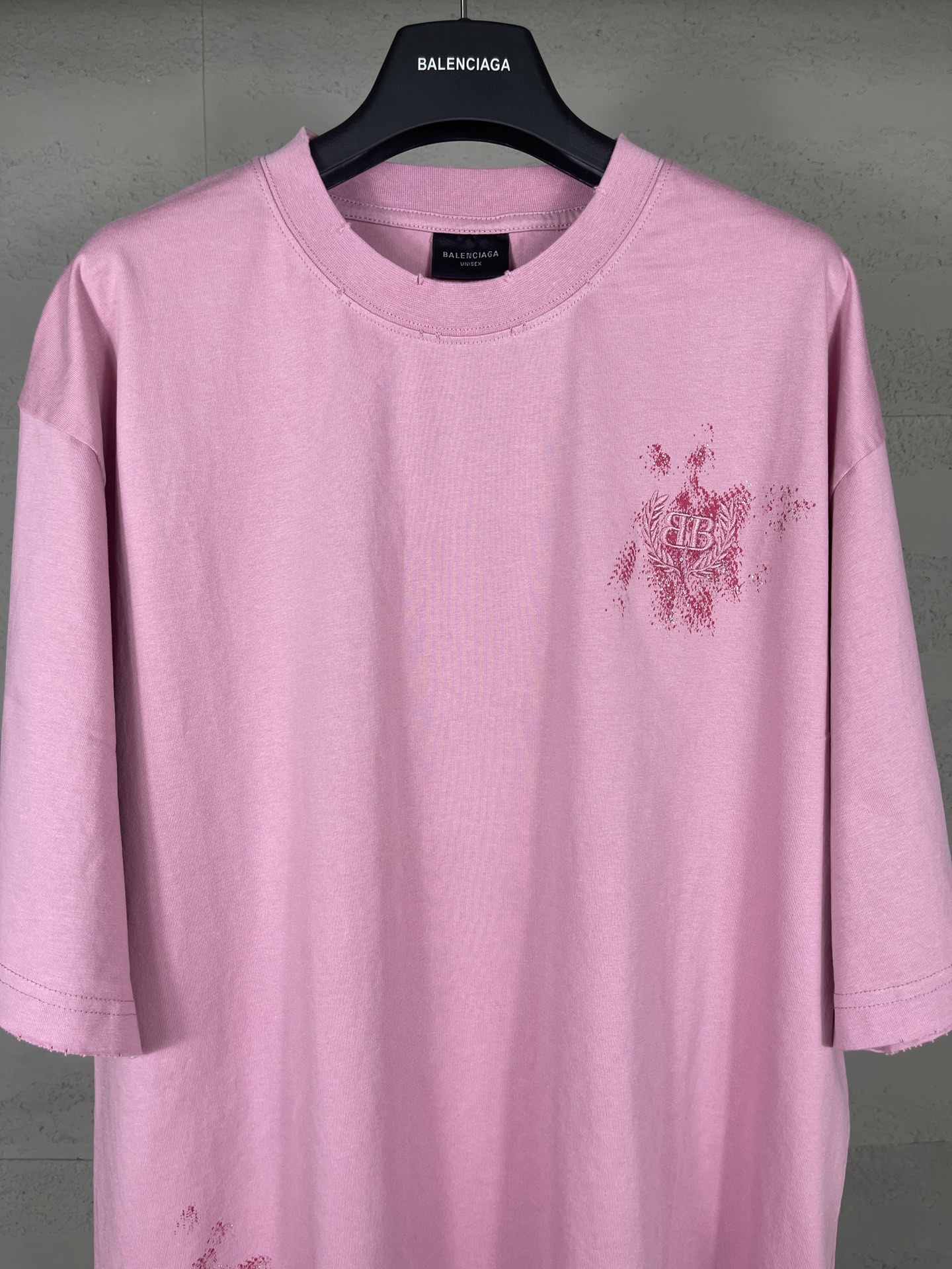 Classic pattern graffiti embroidery t-shirt Classic pattern graffiti embroidery t-shirt