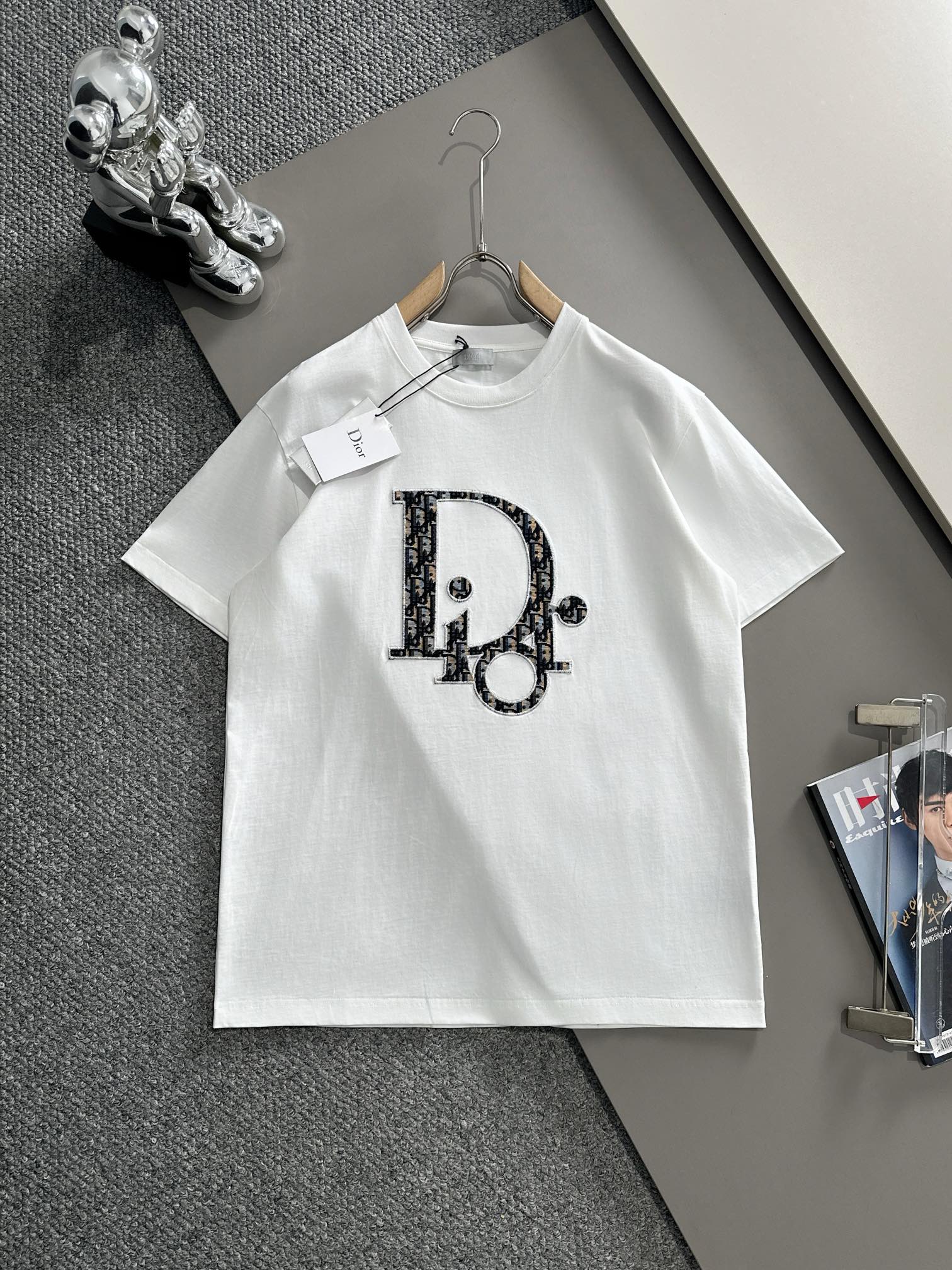Classic pattern embroidery t-shirt Classic pattern embroidery t-shirt