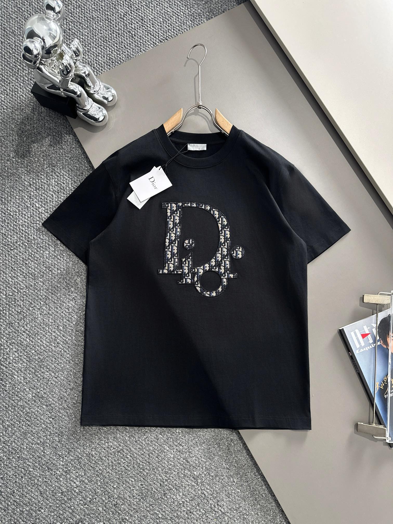Classic pattern embroidery t-shirt Classic pattern embroidery t-shirt