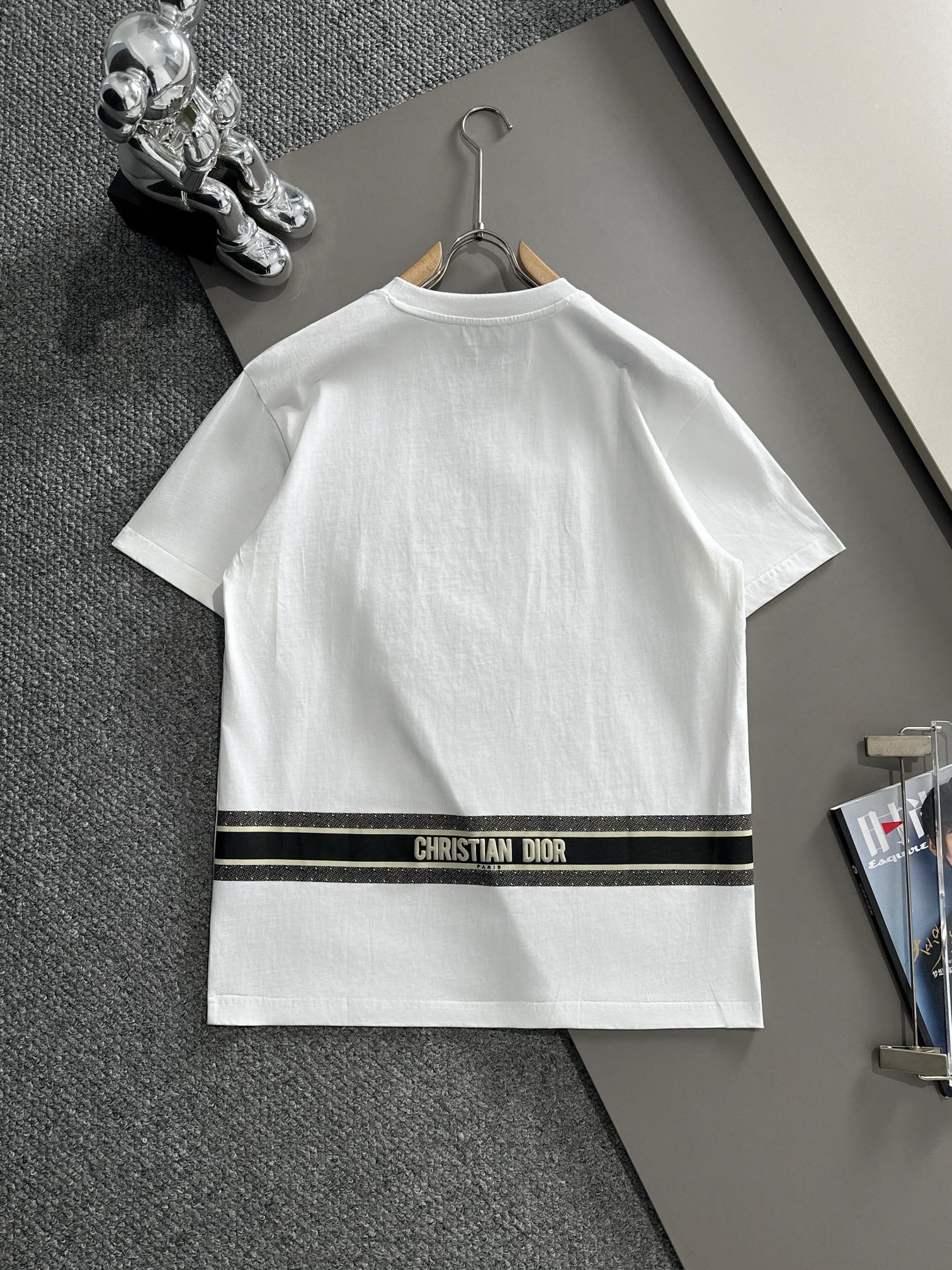 Classic pattern embroidery t-shirt Classic pattern embroidery t-shirt