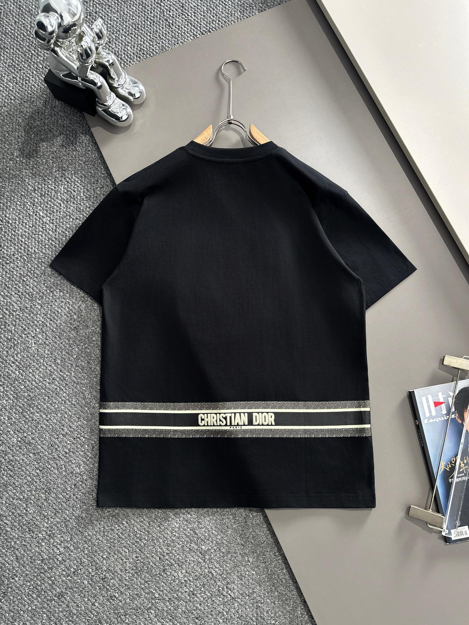 Classic pattern embroidery t-shirt Classic pattern embroidery t-shirt