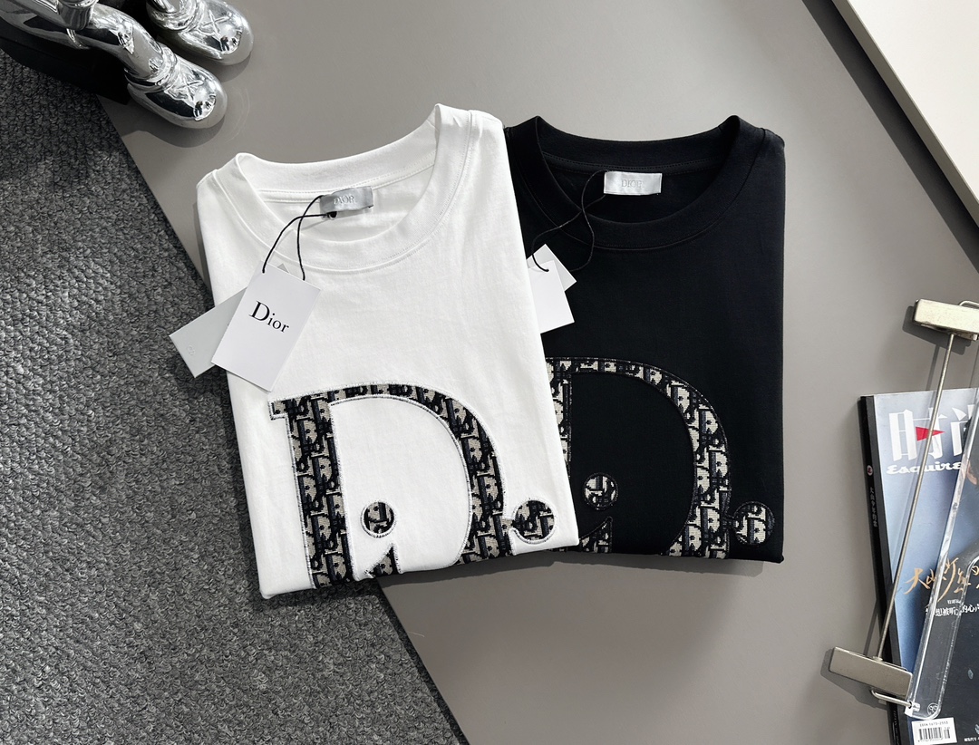 Classic pattern embroidery t-shirt Classic pattern embroidery t-shirt
