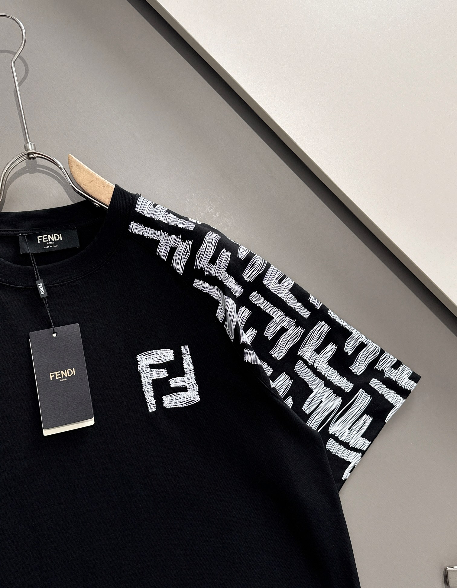Fashion embroidery t-shirt Fashion embroidery t-shirt