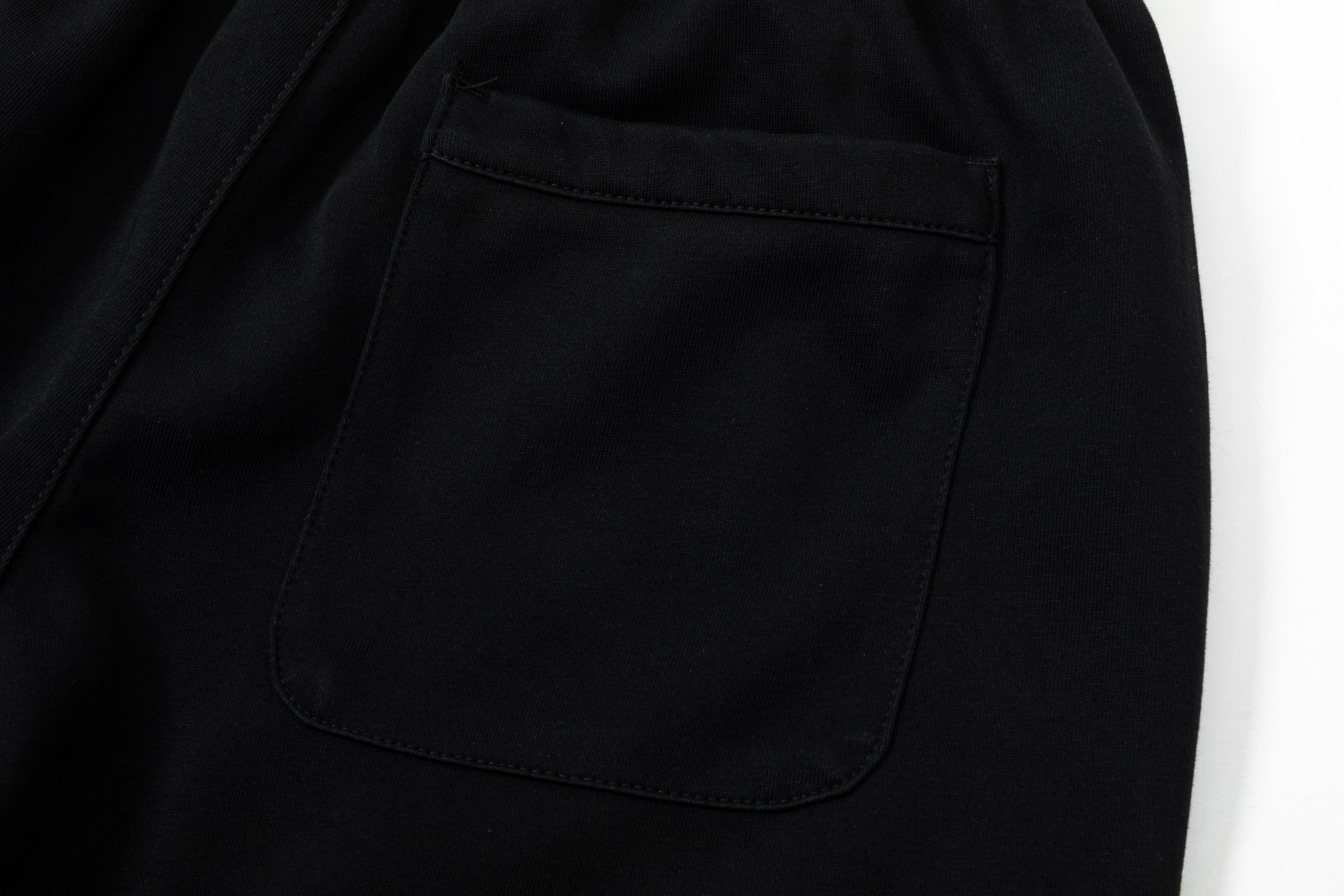 Embroidered spliced knitted shorts Embroidered spliced knitted shorts