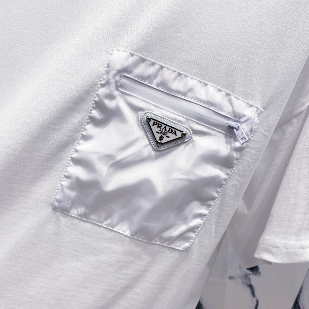 Metal logo carry pocket t-shirt Metal logo carry pocket t-shirt