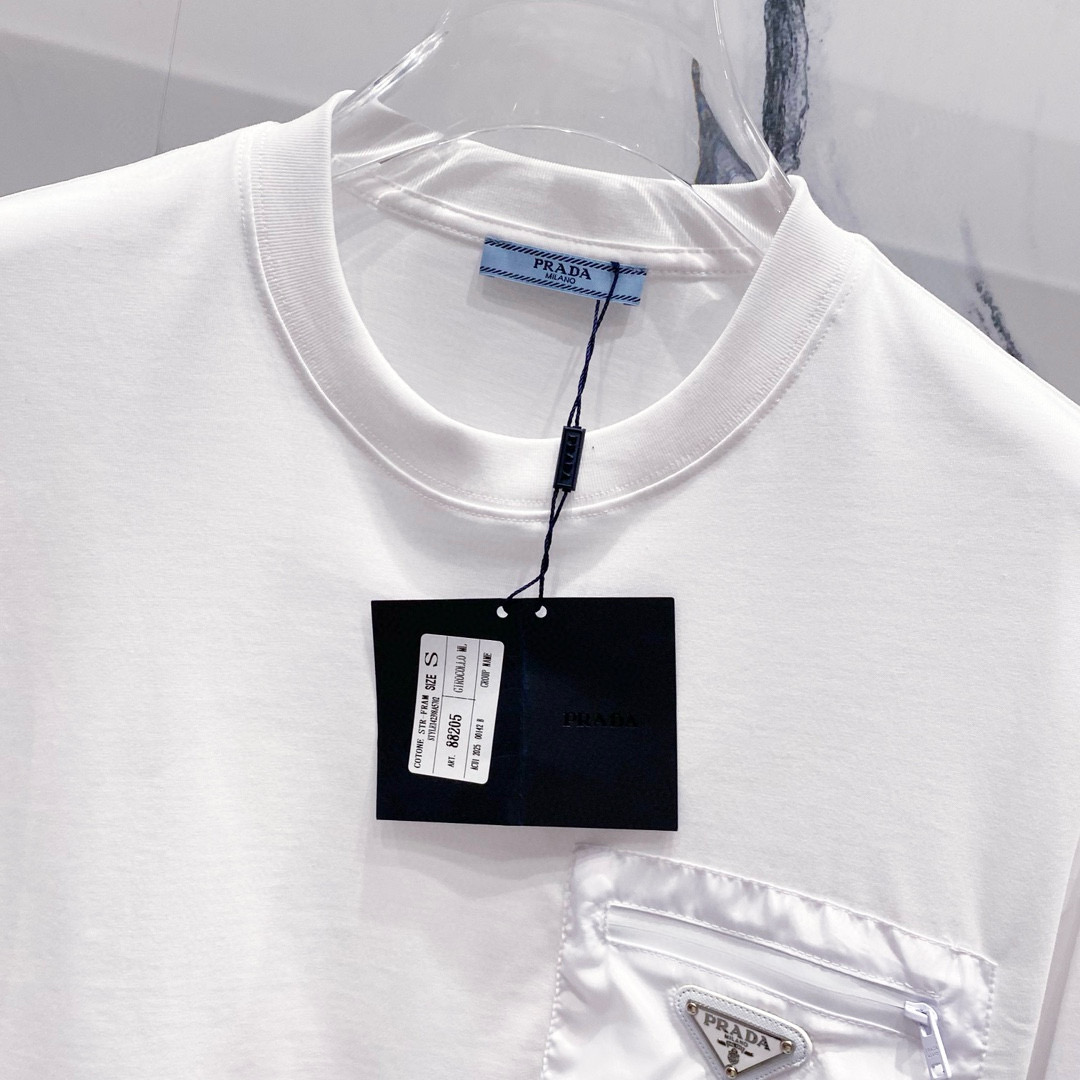 Metal logo carry pocket t-shirt Metal logo carry pocket t-shirt