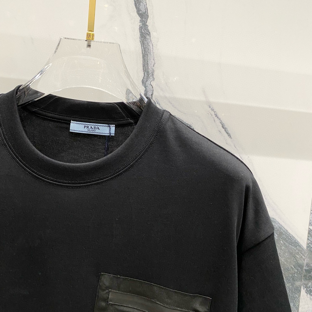 Metal logo carry pocket t-shirt Metal logo carry pocket t-shirt