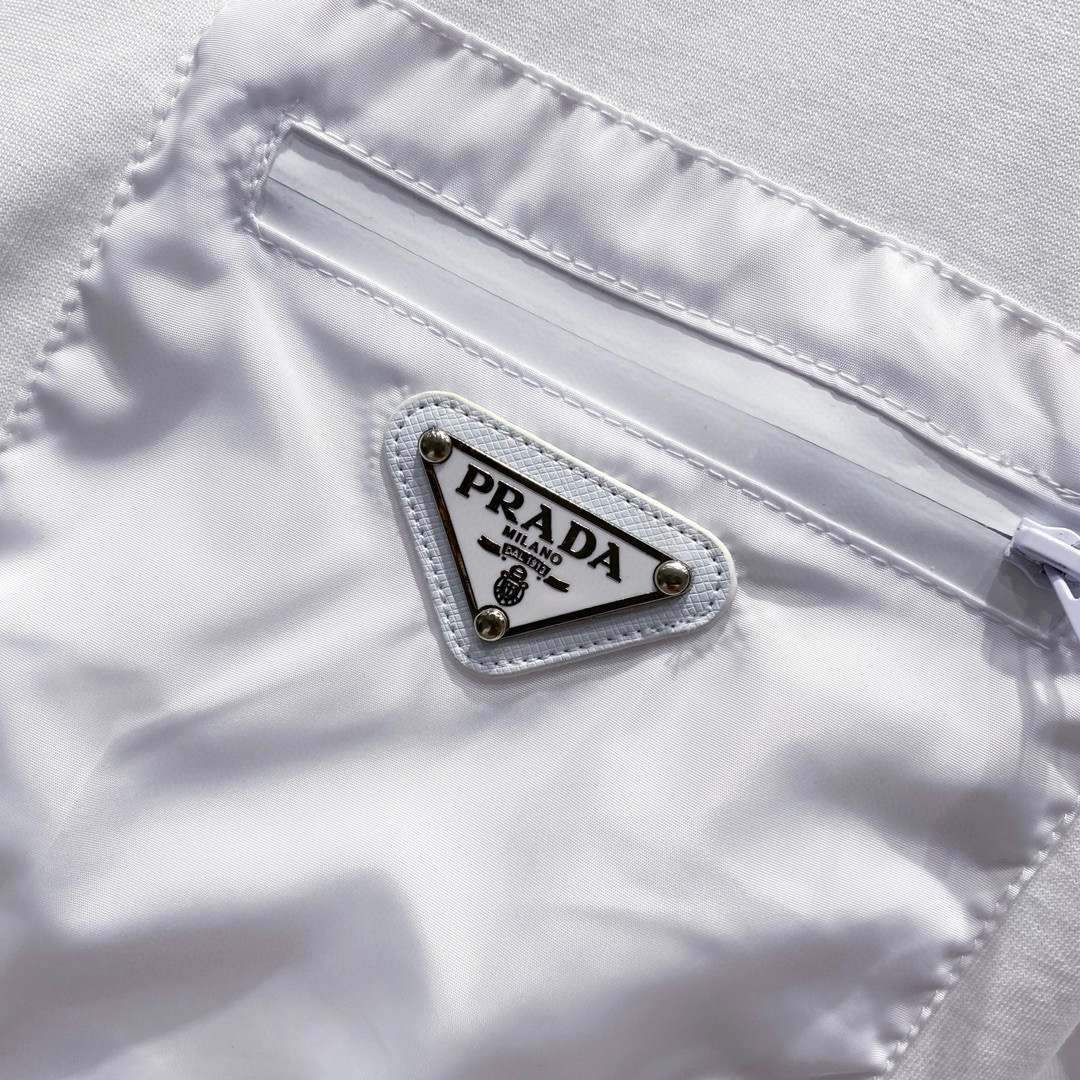 Metal logo carry pocket t-shirt Metal logo carry pocket t-shirt