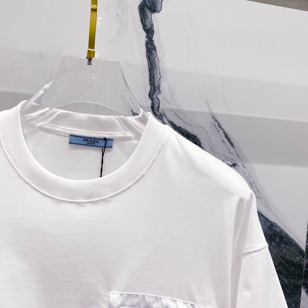 Metal logo carry pocket t-shirt Metal logo carry pocket t-shirt